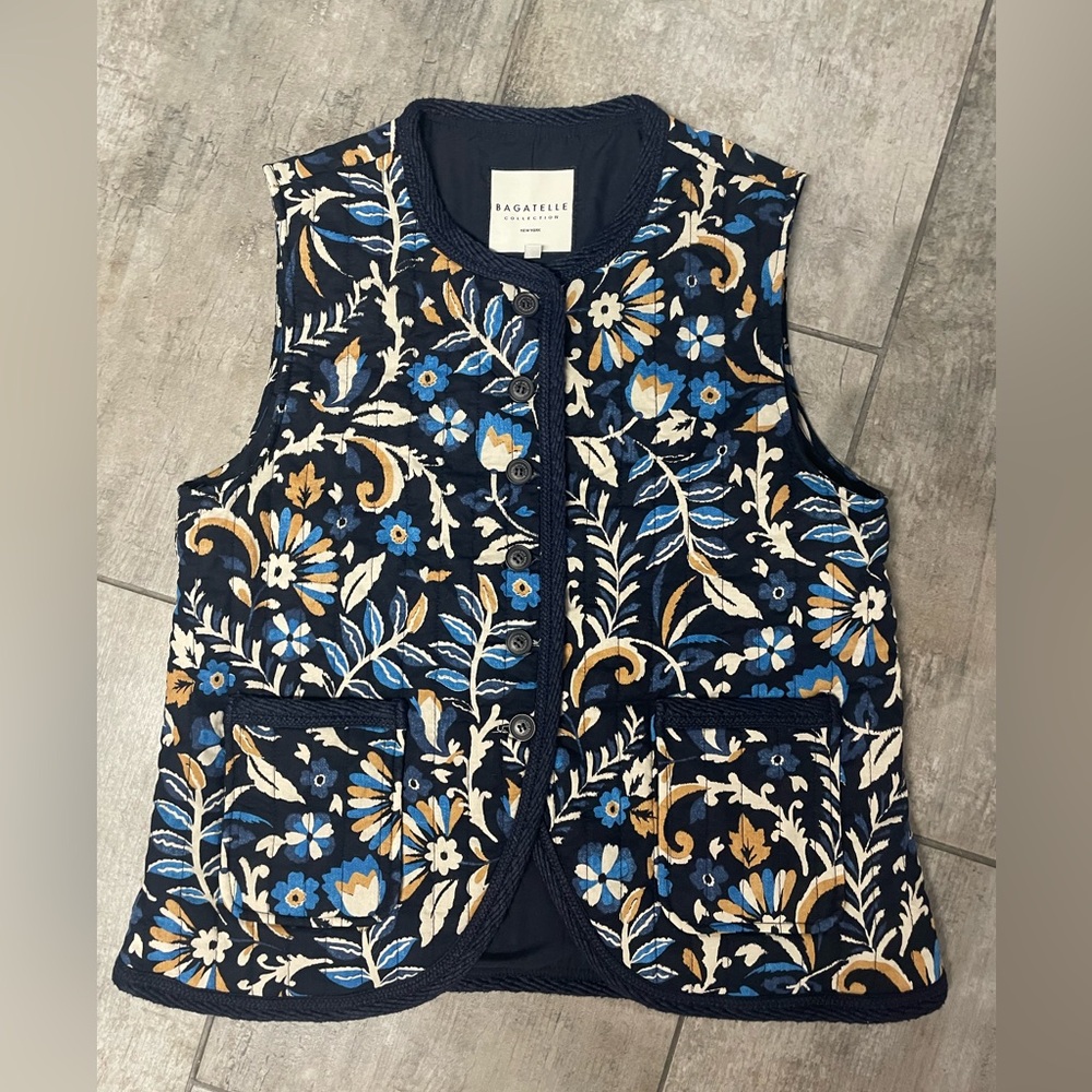 Bagatelle Women's Floral Embroidered Vest - Blue and Cream